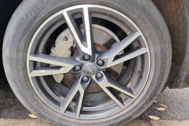 Used Audi Q5L 2018 45 TFSI Prestige Fashion Edition China V Emission Standard Right Front Wheel Hub