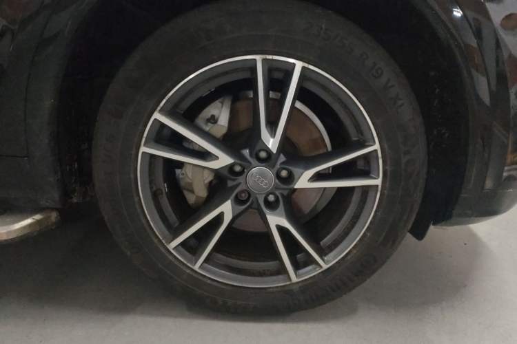 Used Audi Q5L 2018 40 TFSI Prestige Fashion Edition China VI Right Front Wheel Hub