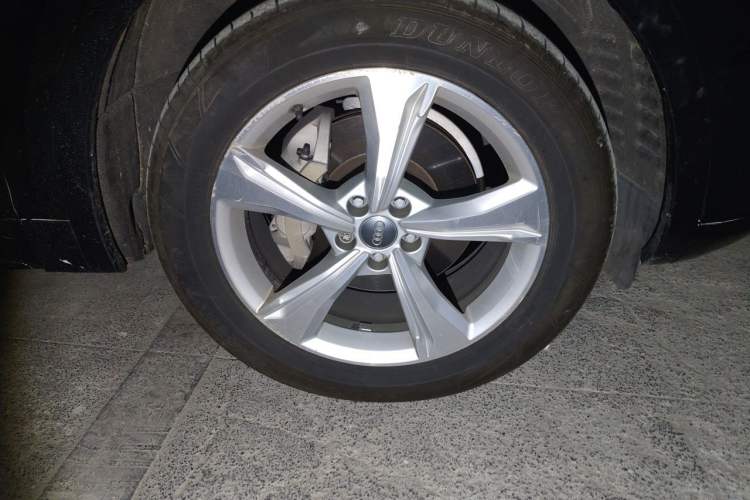 Used Audi Q5L 2018 40 TFSI Prestige Edition China VI Emission Standard Right Front Wheel Hub