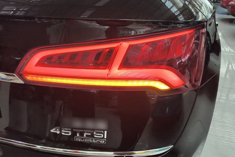 Used Audi Q5L 2018 45 TFSI Prestige Fashion Edition China VI Emission Standard Right Rear Taillight