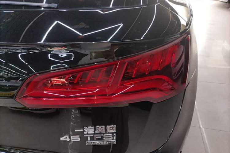 Used Audi Q5L 2018 40 TFSI Prestige Edition China V Right Rear Taillight