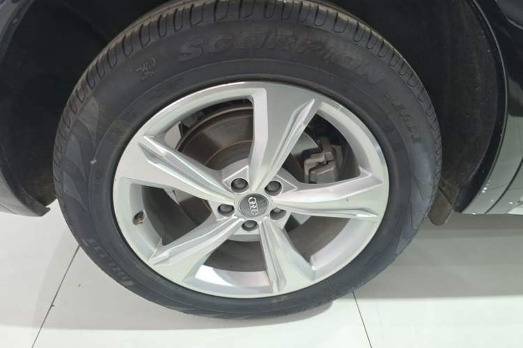 Used Audi Q5L 2018 40 TFSI Prestige Edition China VI Emission Standard Right Rear Wheel Hub