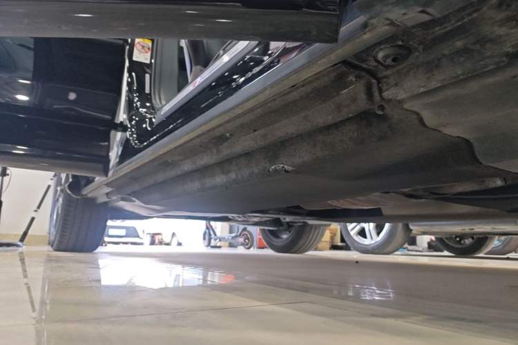 Used Audi Q5L 2018 40 TFSI Prestige Fashion Edition China VI Right Side Sill