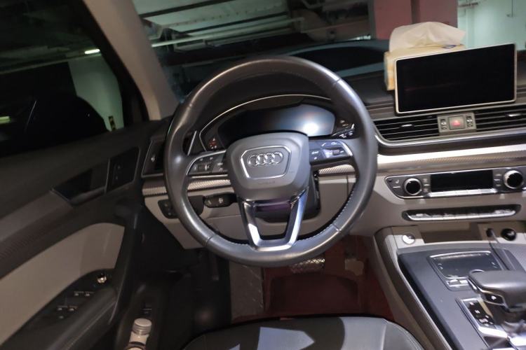 Used Audi Q5L 2018 45 TFSI Prestige Fashion Edition China V Emission Standard Steering Wheel