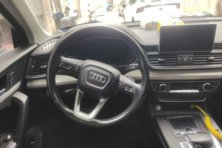 Used Audi Q5L 2018 40 TFSI Prestige Fashion Edition China V Steering Wheel
