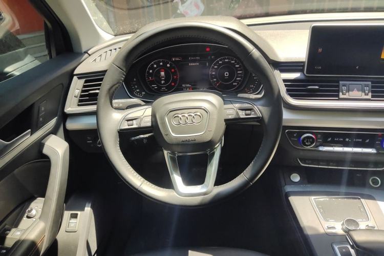 Used Audi Q5L 2018 40 TFSI Prestige Fashion Edition China VI Steering Wheel