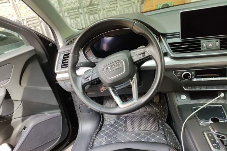 Used Audi Q5L 2018 45 TFSI Prestige Fashion Edition China VI Emission Standard Steering Wheel