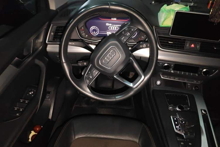 Used Audi Q5L 2018 40 TFSI Prestige Fashion Edition China VI Steering Wheel