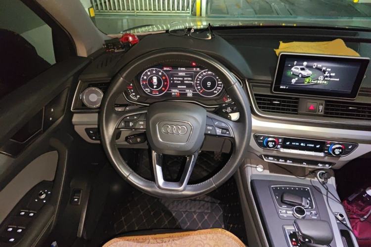 Used Audi Q5L 2018 40 TFSI Prestige Fashion Edition China VI Steering Wheel