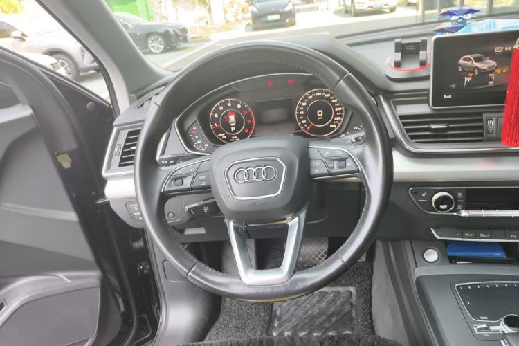 Used Audi Q5L 2018 40 TFSI Prestige Fashion Edition China VI Steering Wheel