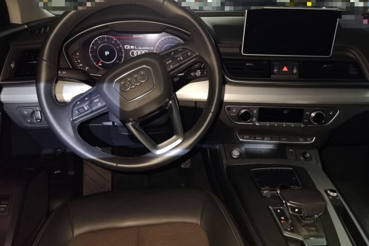 Used Audi Q5L 2018 40 TFSI Prestige Fashion Edition China V Steering Wheel