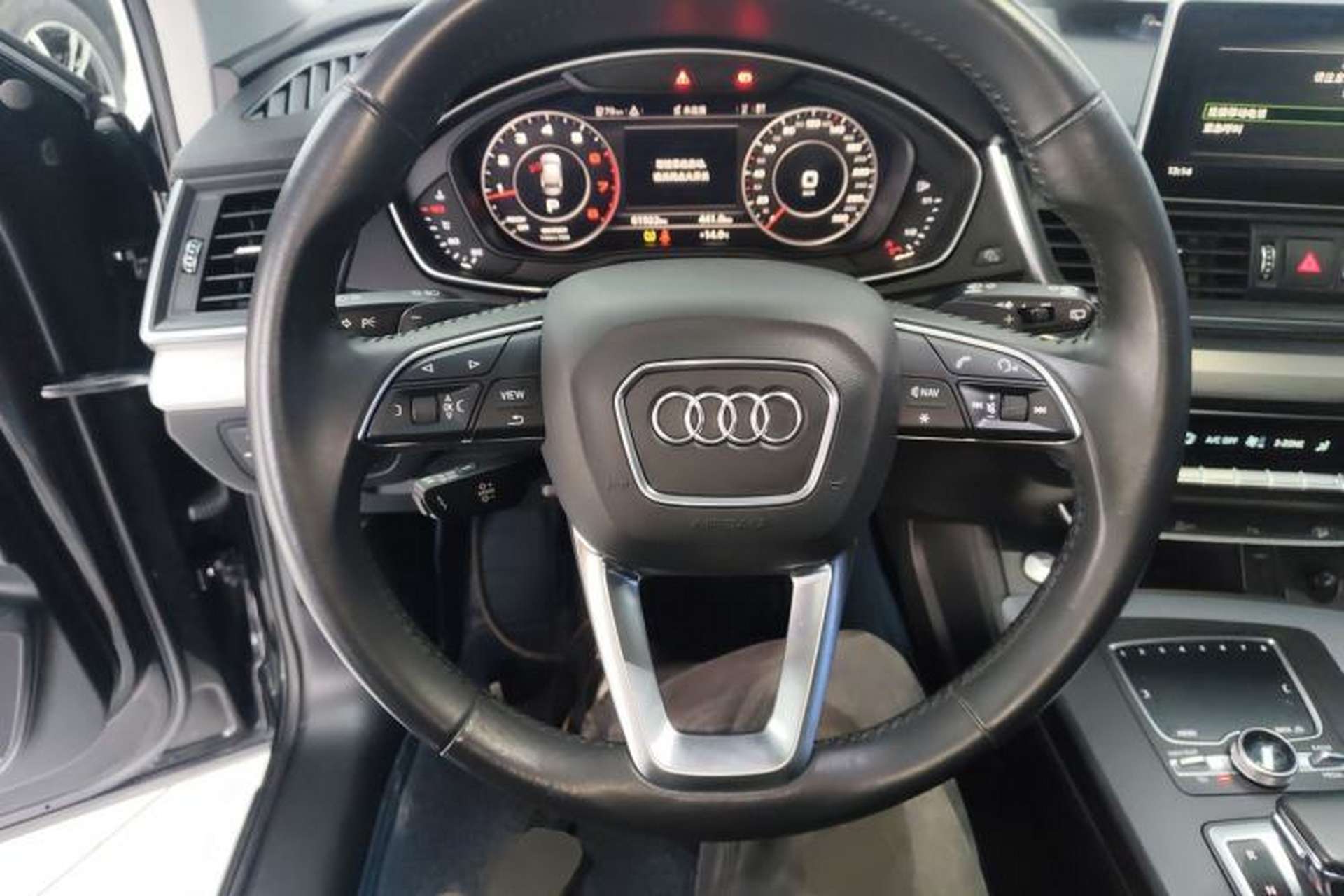 Used Audi Q5L 2018 40 TFSI Prestige Fashion Edition China VI Steering Wheel