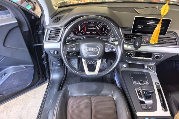 Used Audi Q5L 2018 40 TFSI Prestige Fashion Edition China V Steering Wheel