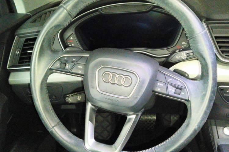 Used Audi Q5L 2018 40 TFSI Prestige Fashion Edition China V Steering Wheel