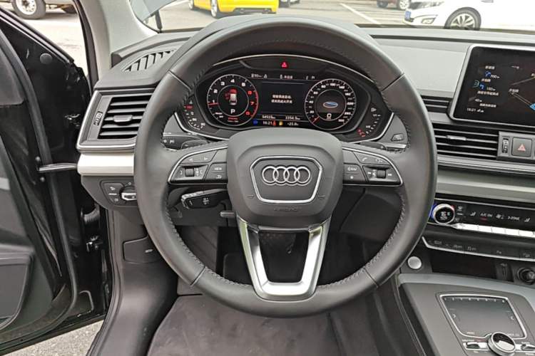 Used Audi Q5L 2018 40 TFSI Prestige Fashion Edition China VI Steering Wheel