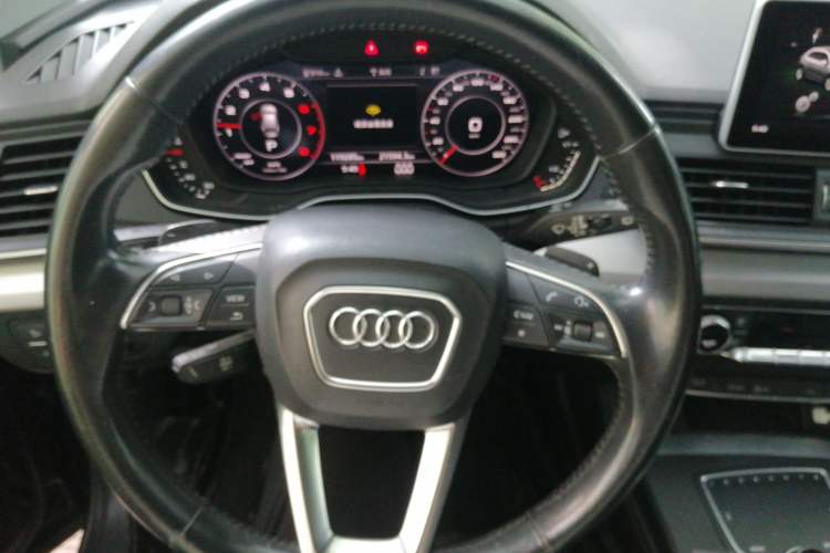 Used Audi Q5L 2018 40 TFSI Prestige Fashion Edition China V Steering Wheel