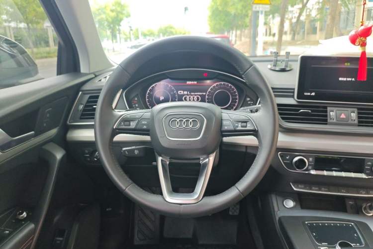 Used Audi Q5L 2018 40 TFSI Prestige Fashion Edition China VI Steering Wheel