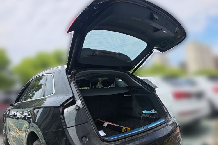 Used Audi Q5L 2018 40 TFSI Prestige Fashion Edition China VI Trunk