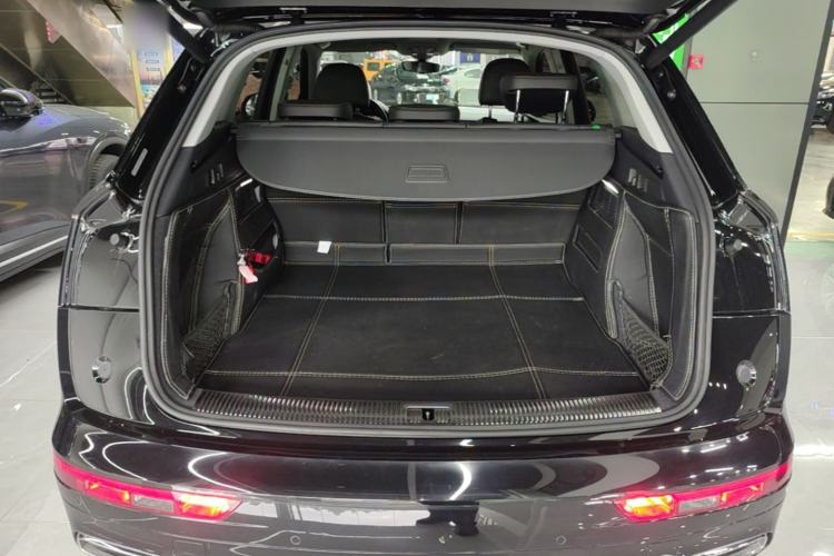 Used Audi Q5L 2018 40 TFSI Prestige Fashion Edition China VI Trunk