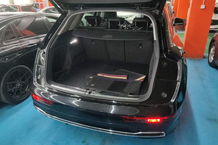 Used Audi Q5L 2018 40 TFSI Prestige Fashion Edition China VI Trunk