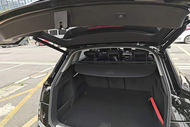 Used Audi Q5L 2018 40 TFSI Prestige Fashion Edition China VI Trunk