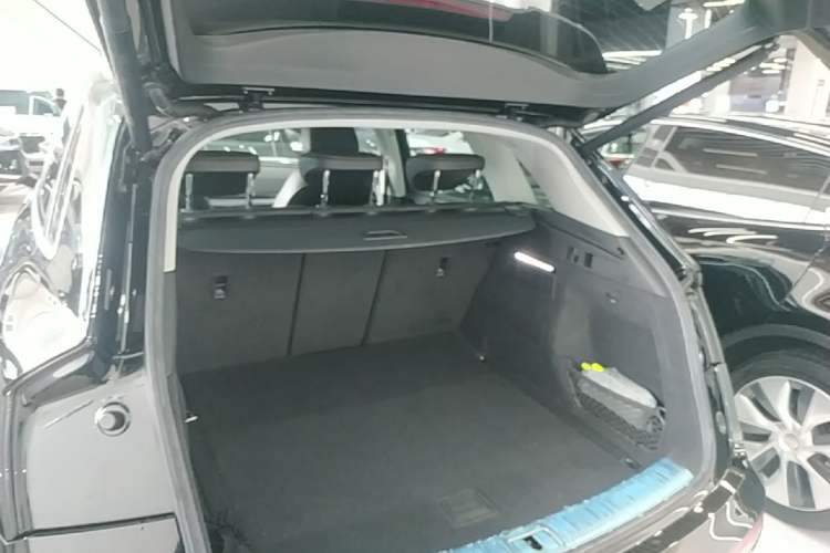 Used Audi Q5L 2018 40 TFSI Prestige Fashion Edition China VI Trunk