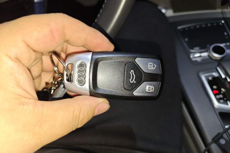 Used Audi Q5L 2018 45 TFSI Prestige Fashion Edition China V Emission Standard Vehicle Key
