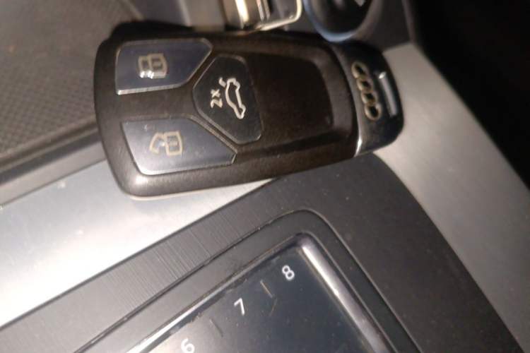 Used Audi Q5L 2018 40 TFSI Prestige Fashion Edition China VI Vehicle Key