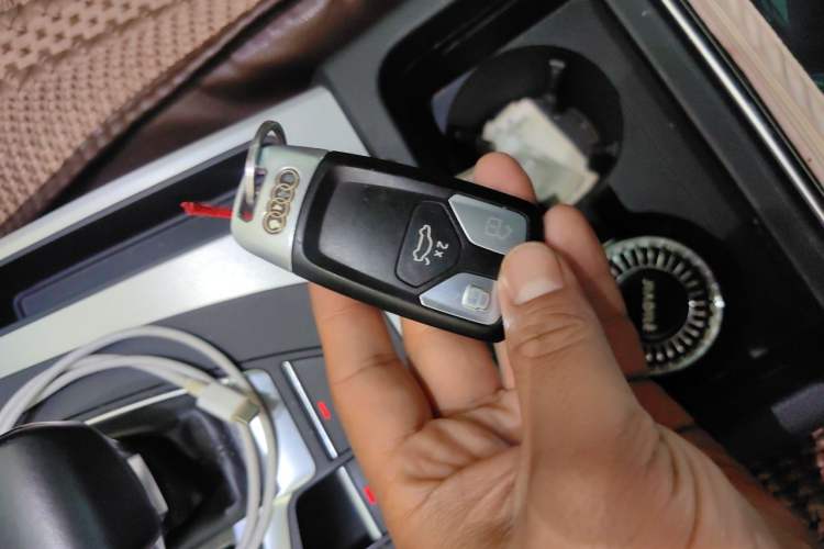 Used Audi Q5L 2018 40 TFSI Prestige Fashion Edition China VI Vehicle Key