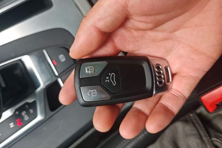 Used Audi Q5L 2018 40 TFSI Prestige Fashion Edition China VI Vehicle Key