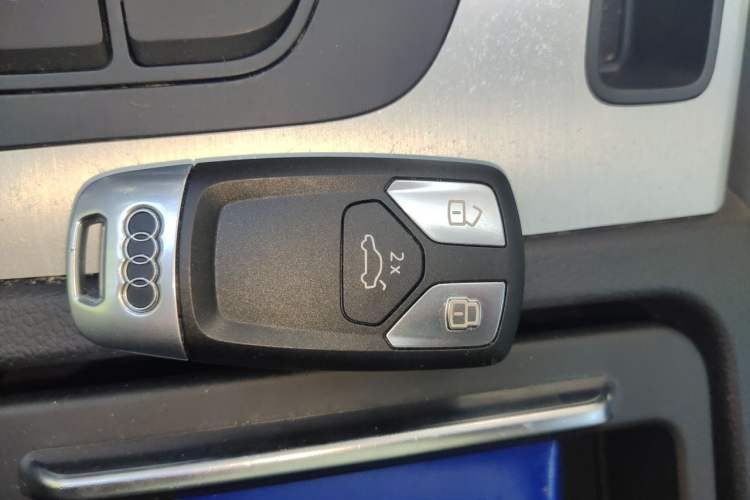 Used Audi Q5L 2018 40 TFSI Prestige Fashion Edition China VI Vehicle Key