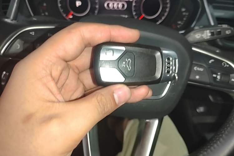 Used Audi Q5L 2018 45 TFSI Prestige Fashion Edition China VI Emission Standard Vehicle Key