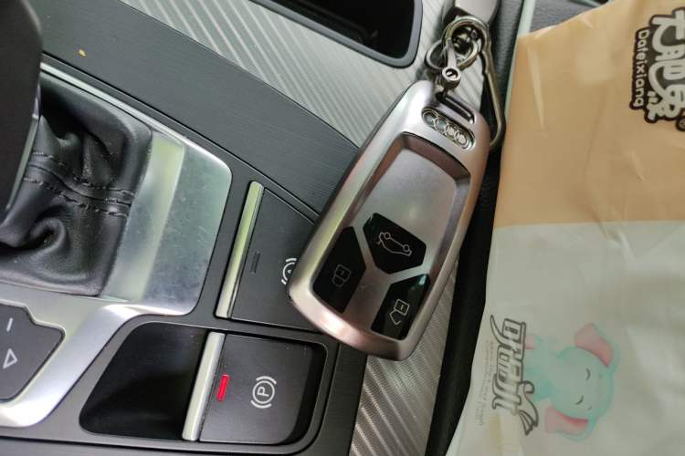 Used Audi Q5L 2018 45 TFSI Prestige Fashion Edition China VI Emission Standard Vehicle Key