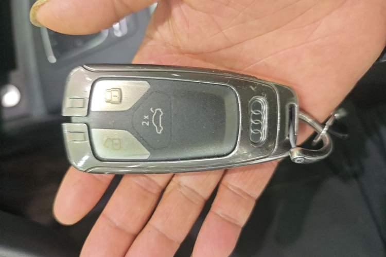 Used Audi Q5L 2018 40 TFSI Prestige Fashion Edition China VI Vehicle Key