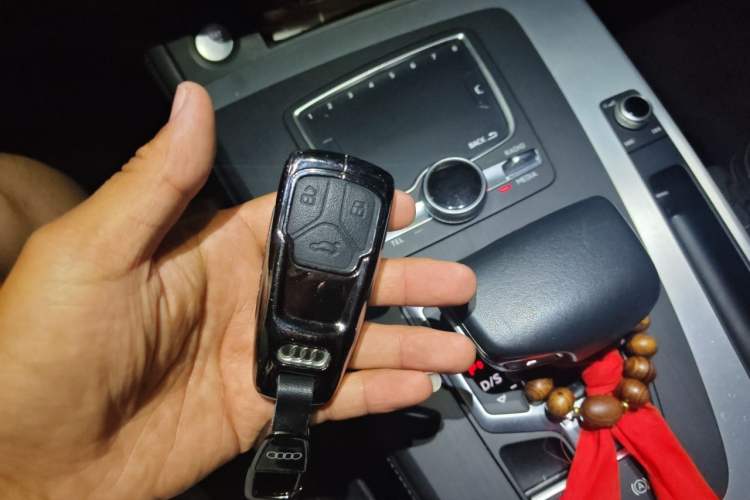 Used Audi Q5L 2018 40 TFSI Prestige Fashion Edition China VI Vehicle Key