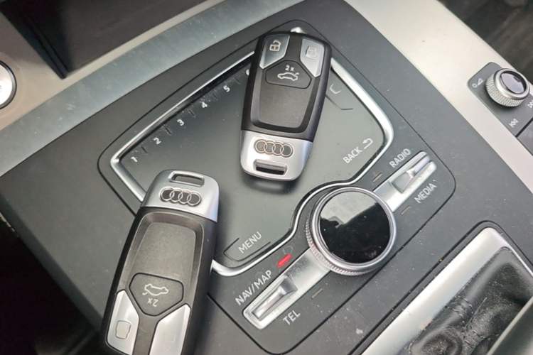 Used Audi Q5L 2018 40 TFSI Prestige Fashion Edition China VI Vehicle Key