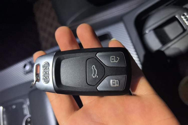 Used Audi Q5L 2018 45 TFSI Prestige Fashion Edition China VI Emission Standard Vehicle Key
