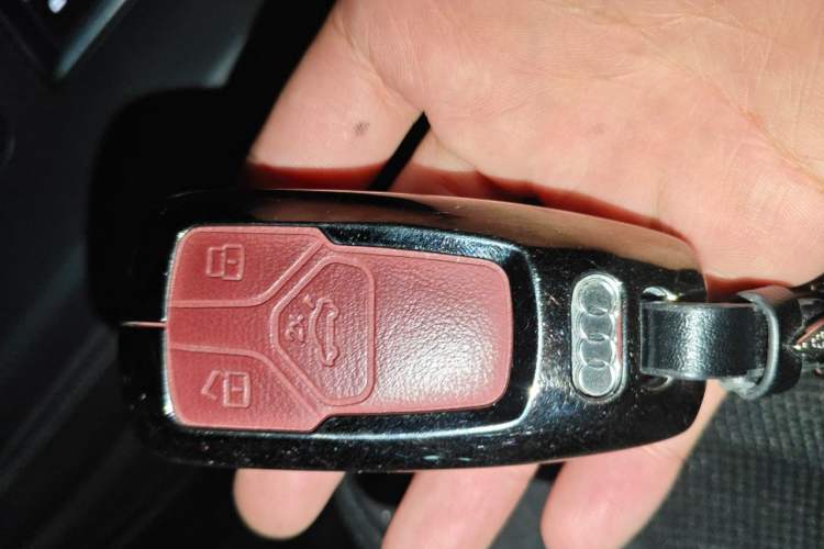 Used Audi Q5L 2018 40 TFSI Prestige Fashion Edition China VI Vehicle Key