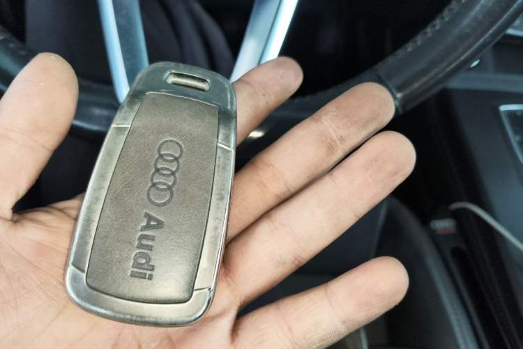 Used Audi Q5L 2018 40 TFSI Prestige Fashion Edition China VI Vehicle Key
