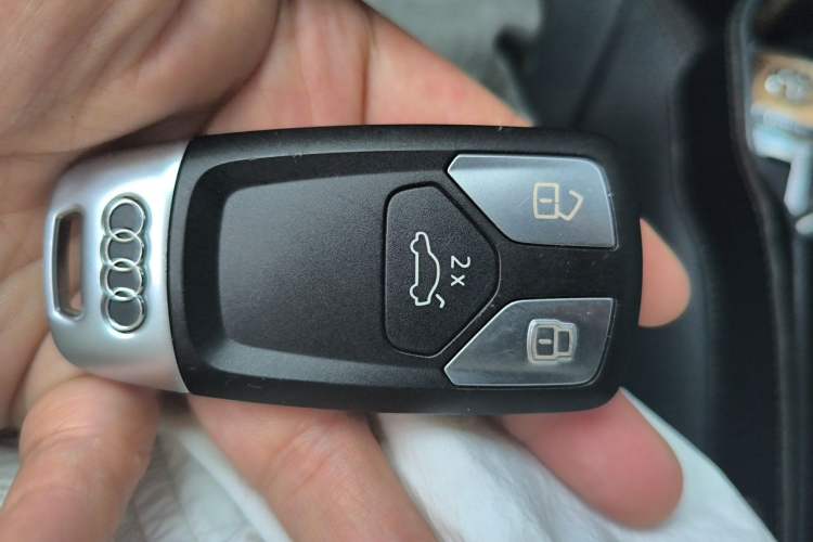 Used Audi Q5L 2018 40 TFSI Prestige Fashion Edition China V Vehicle Key