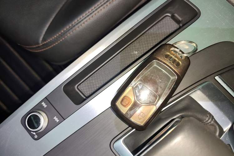 Used Audi Q5L 2018 40 TFSI Prestige Fashion Edition China VI Vehicle Key