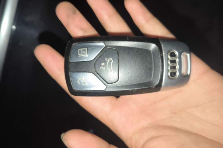 Used Audi Q5L 2018 40 TFSI Prestige Fashion Edition China VI Vehicle Key