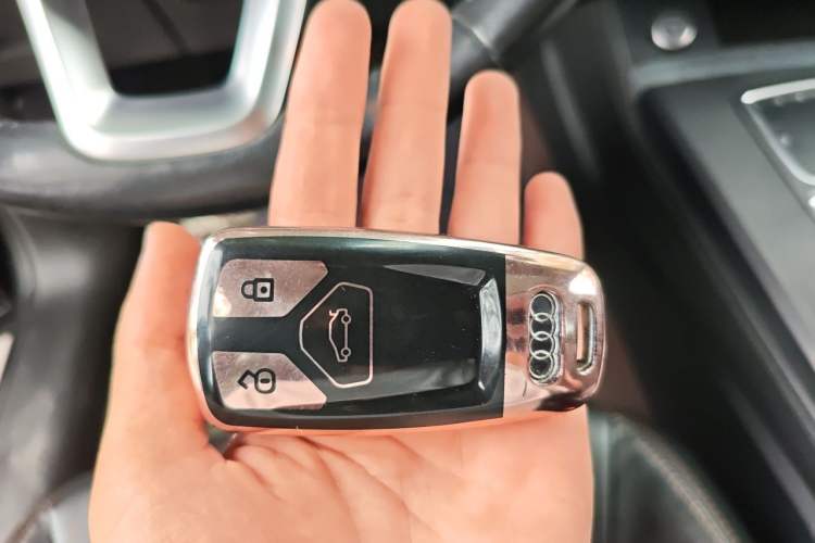 Used Audi Q5L 2018 40 TFSI Prestige Fashion Edition China VI Vehicle Key