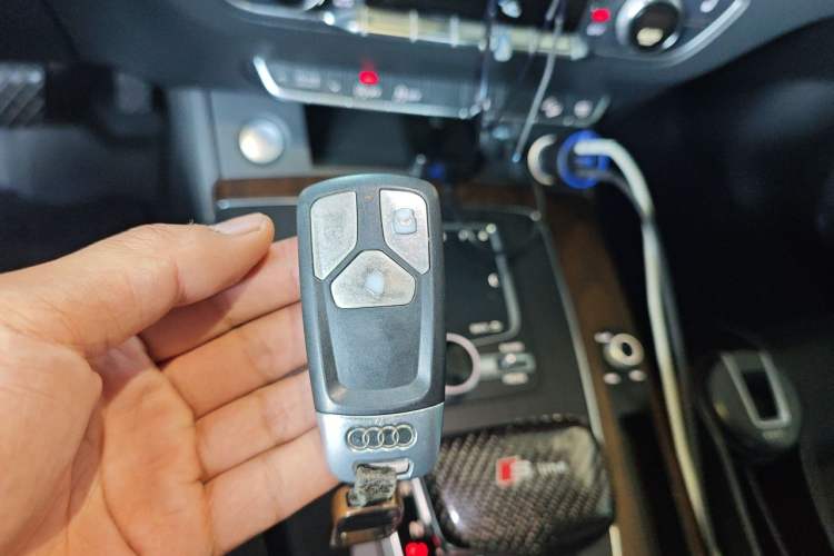 Used Audi Q5L 2018 40 TFSI Prestige Fashion Edition China VI Vehicle Key