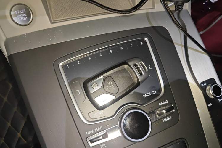 Used Audi Q5L 2018 40 TFSI Prestige Fashion Edition China VI Vehicle Key