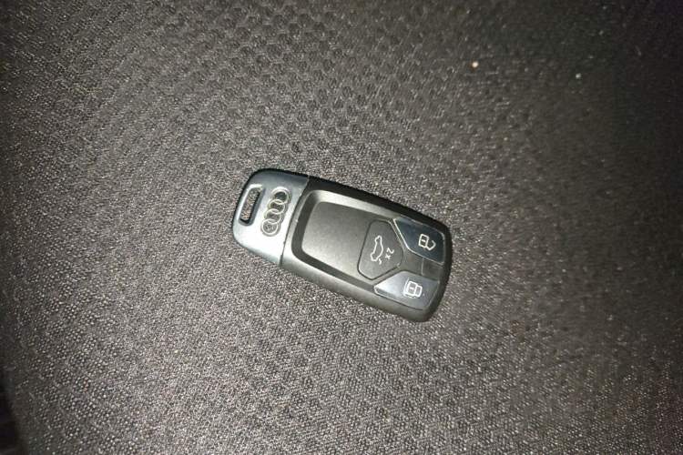 Used Audi Q5L 2018 40 TFSI Prestige Fashion Edition China VI Vehicle Key