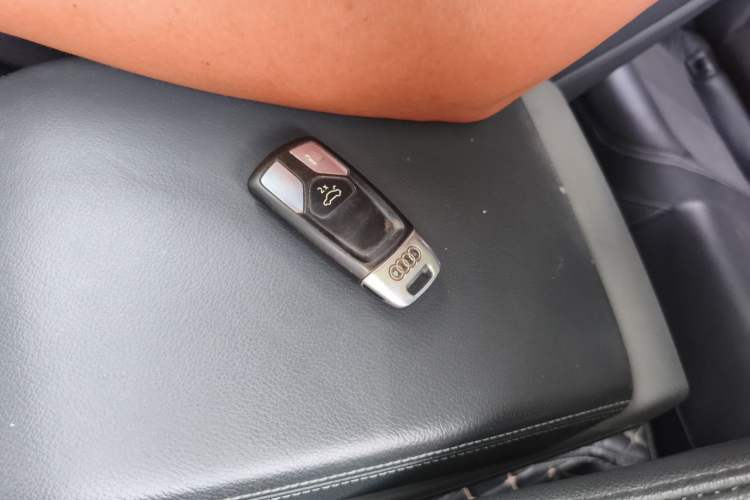 Used Audi Q5L 2018 45 TFSI Prestige Fashion Edition China VI Emission Standard Vehicle Key