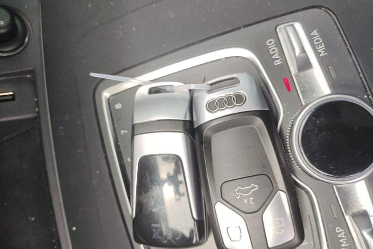 Used Audi Q5L 2018 40 TFSI Prestige Fashion Edition China V Vehicle Key