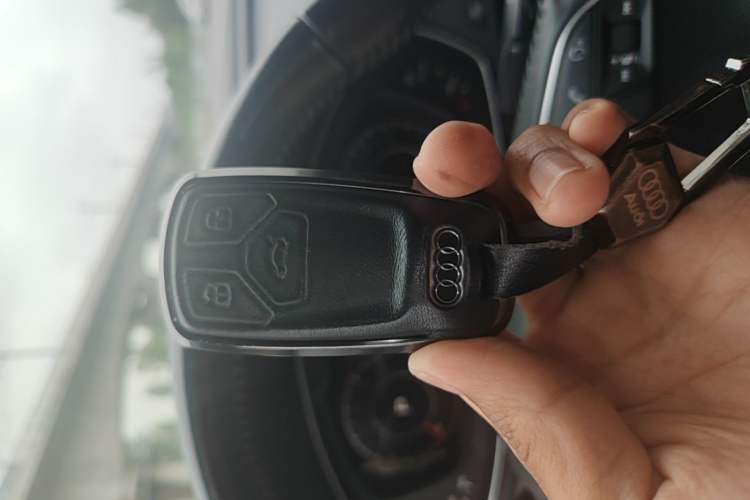 Used Audi Q5L 2018 40 TFSI Prestige Fashion Edition China VI Vehicle Key