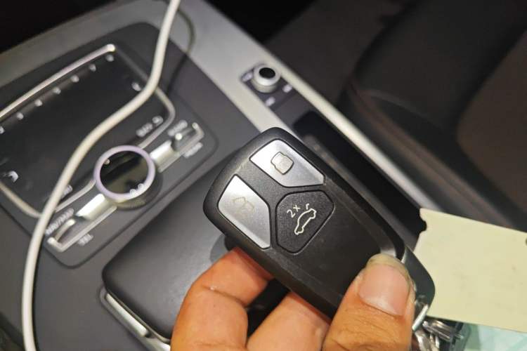 Used Audi Q5L 2018 40 TFSI Prestige Fashion Edition China VI Vehicle Key